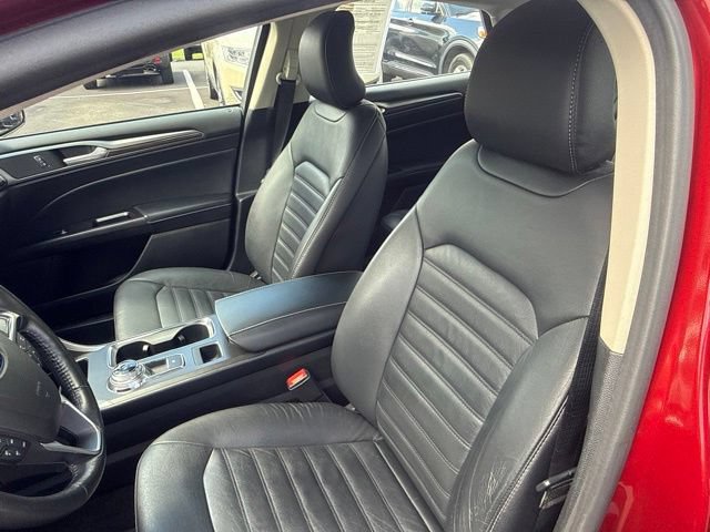 Certified 2017 Ford Fusion SE w/ Fusion SE Technology Package FWD image 15