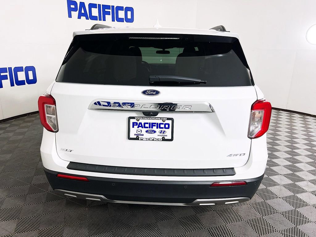 Certified 2023 Ford Explorer XLT w/ Equipment Group 202A AWD/4WD image 4