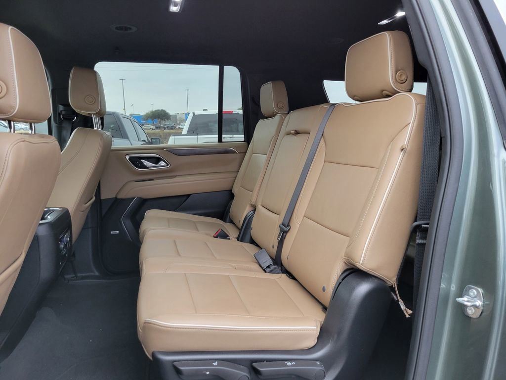 Used 2024 Chevrolet Suburban Premier image 15
