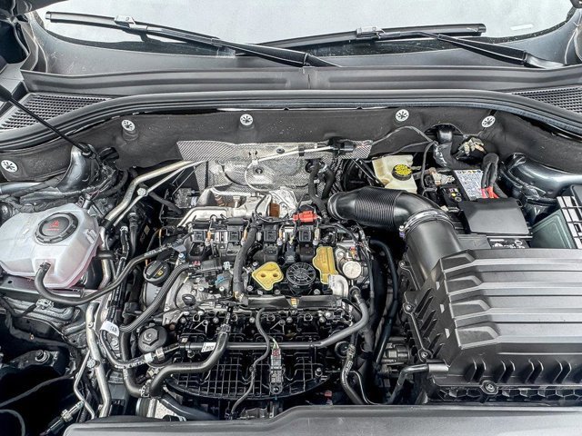 Used 2025 Volkswagen Atlas Cross Sport SE image 31