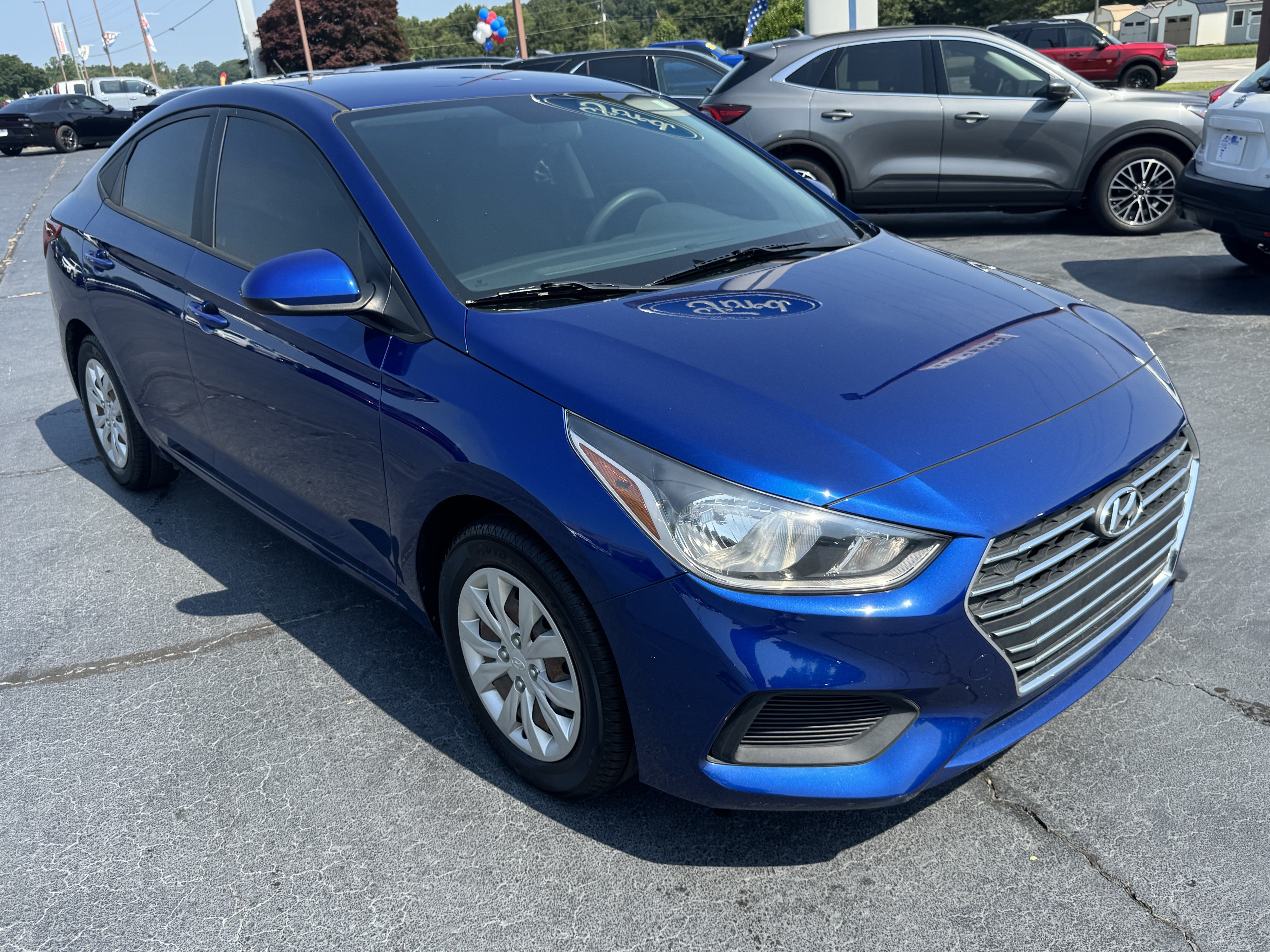 Used 2022 Hyundai Accent SE w/ Cargo Package FWD image 4