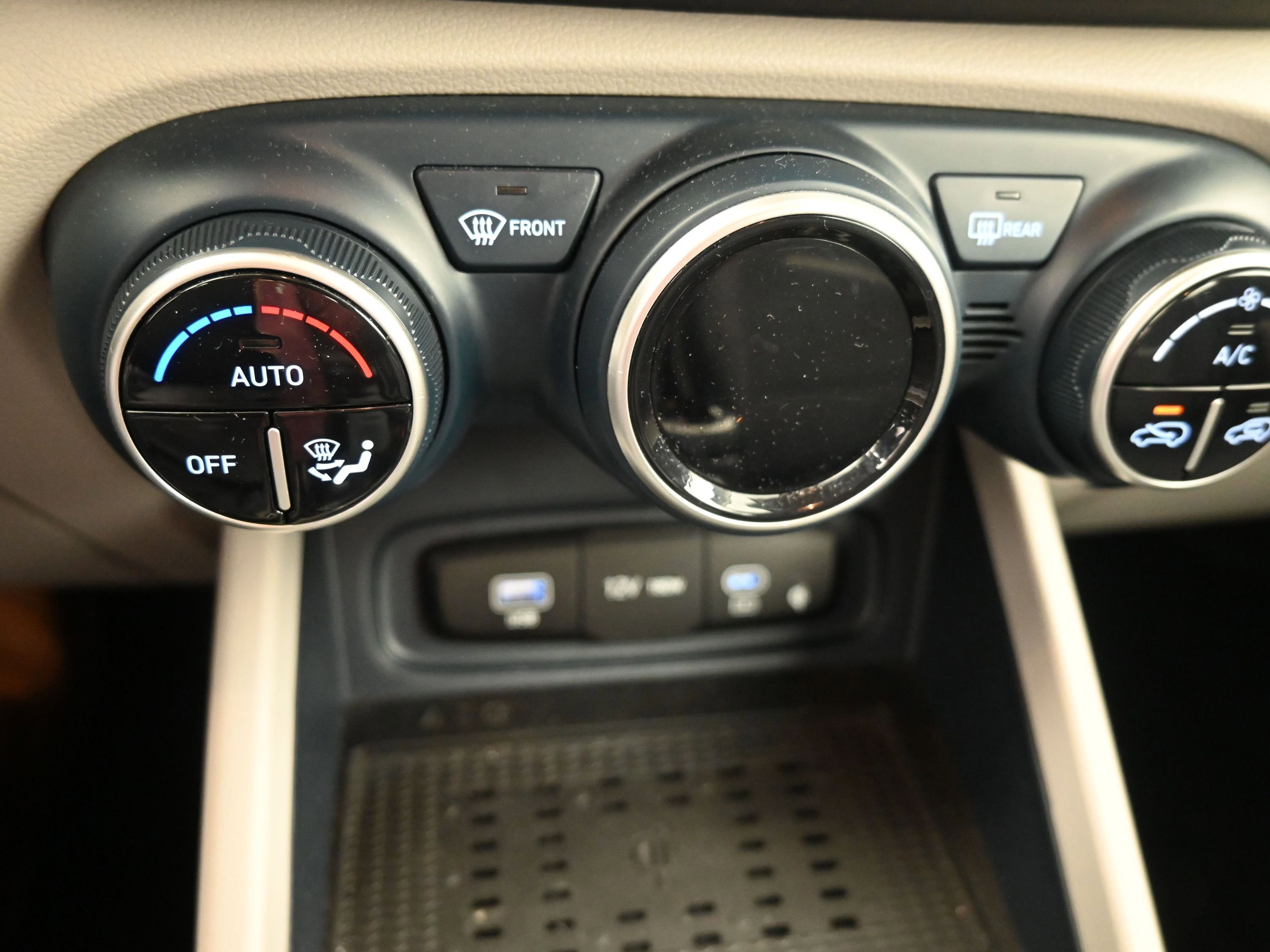 Used 2023 Hyundai Venue Limited w/ Cargo Package image 38