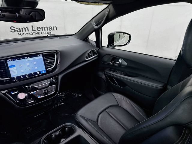 Used 2025 Chrysler Pacifica Select FWD image 21