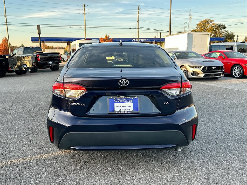 Used 2022 Toyota Corolla LE image 3