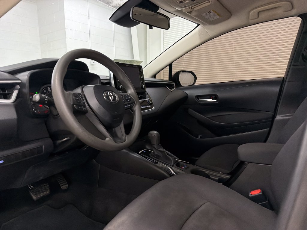 Used 2020 Toyota Corolla LE FWD image 6