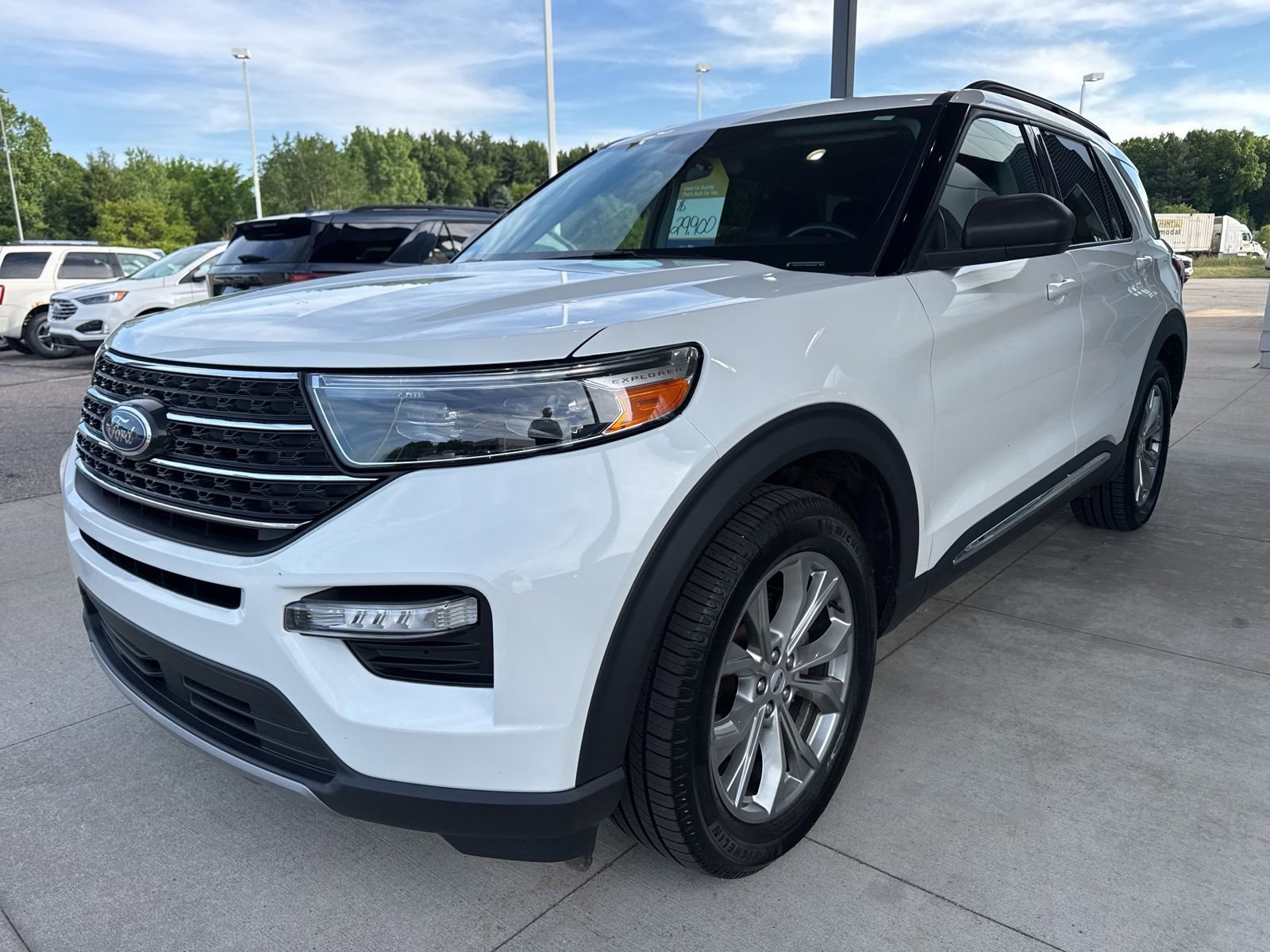Certified 2023 Ford Explorer XLT w/ Equipment Group 202A AWD/4WD image 3