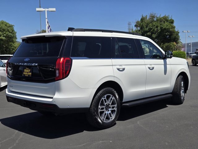 Certified 2025 Ford Expedition Active AWD/4WD image 4