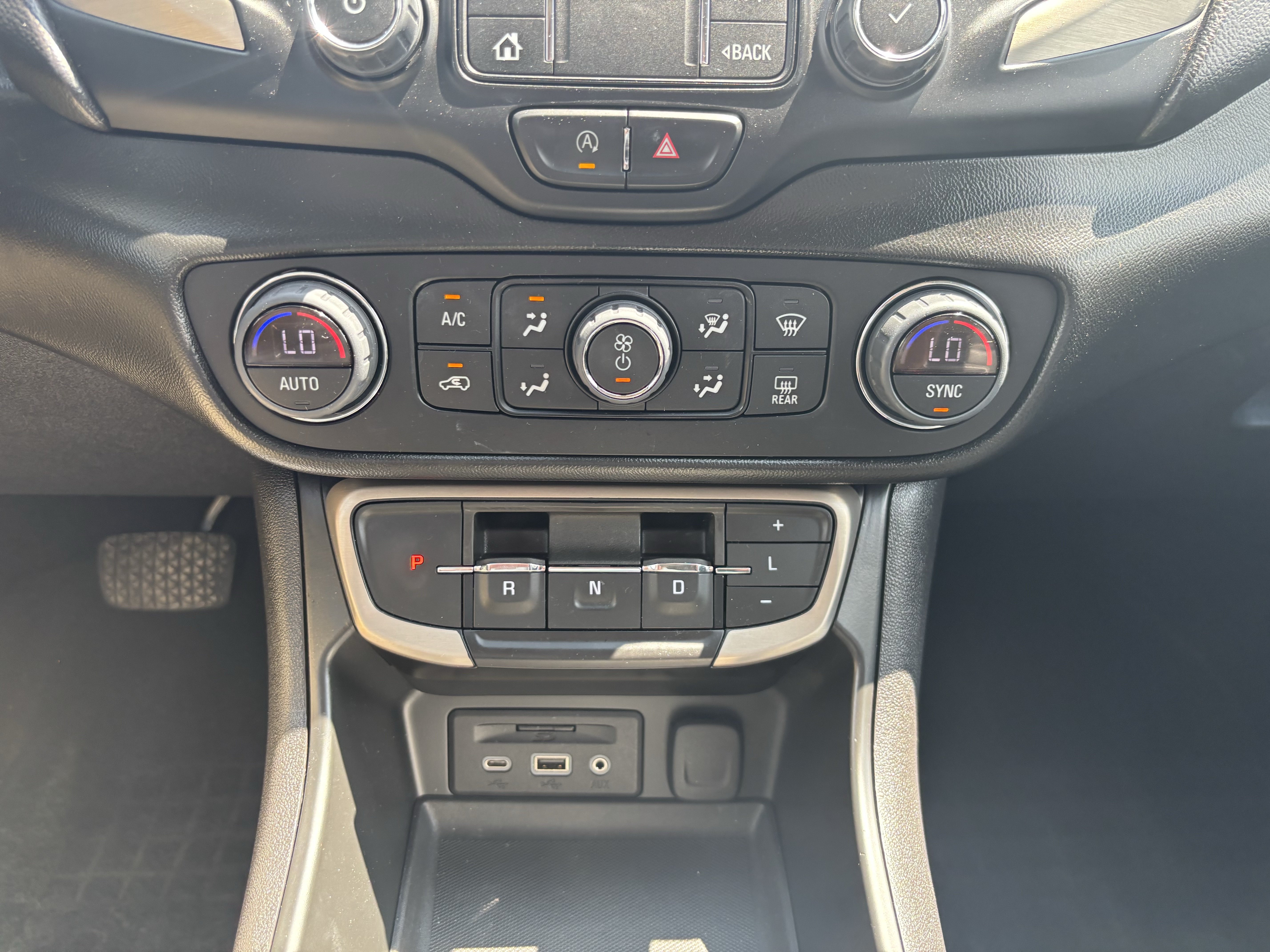 Used 2022 GMC Terrain Denali w/ LPO, 'HIT The Road' Package AWD/4WD image 31
