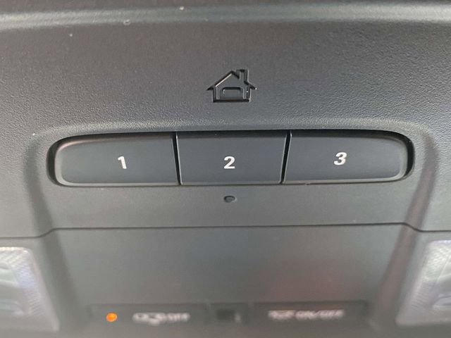 Used 2022 Chevrolet Traverse RS AWD/4WD image 34