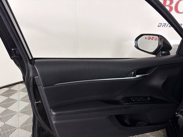 Used 2018 Toyota Camry SE FWD image 26
