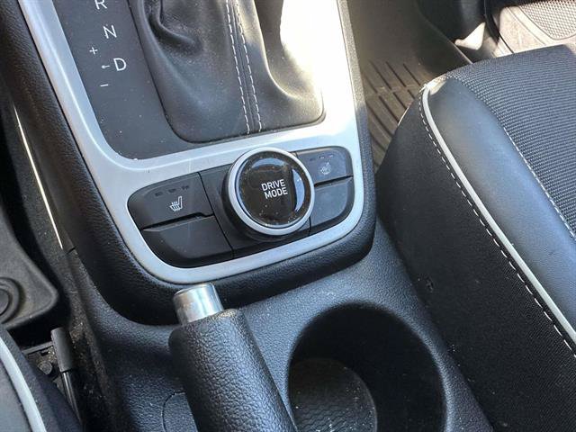 Used 2024 Hyundai Venue Limited FWD image 18