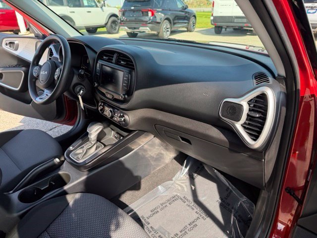 Used 2024 Kia Soul LX w/ LX Technology Package FWD image 33