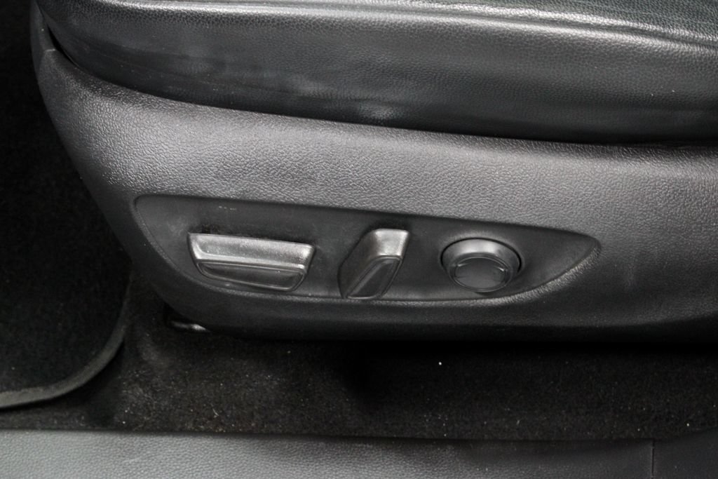 Used 2023 Toyota Highlander AWD image 24