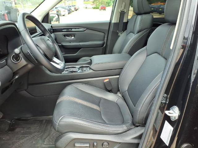 Used 2025 Honda Pilot Touring image 13