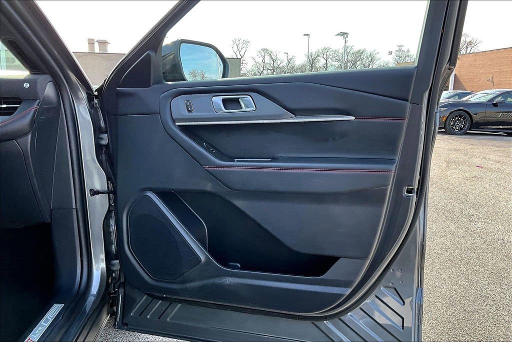 Certified 2025 Ford Explorer ST-Line w/ Premium Package image 23