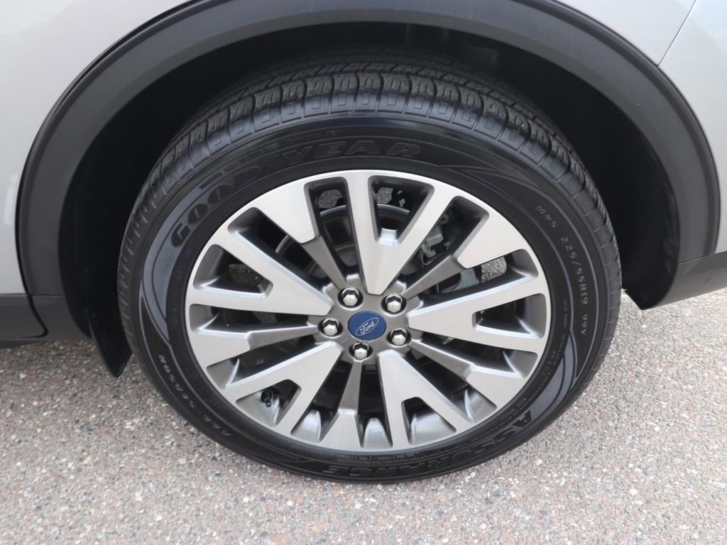 Certified 2022 Ford Escape Titanium image 24