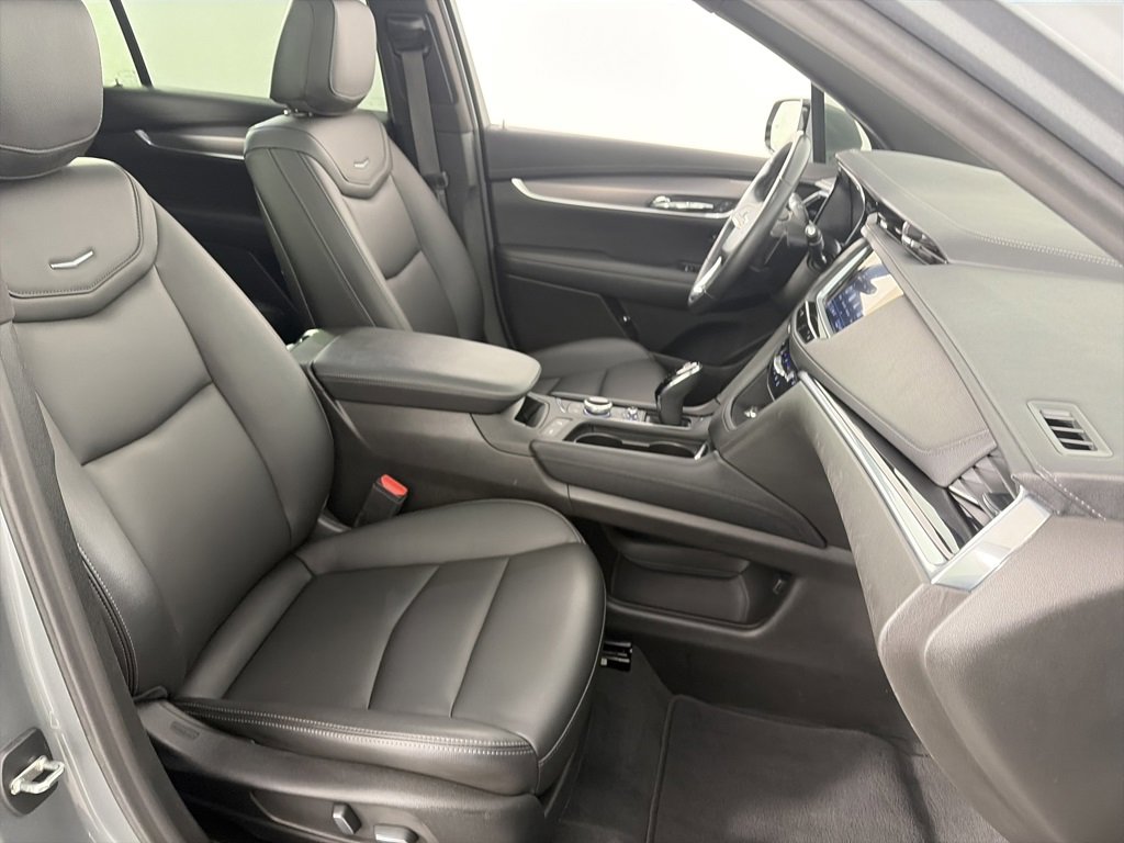 Used 2023 Cadillac XT6 Luxury image 30