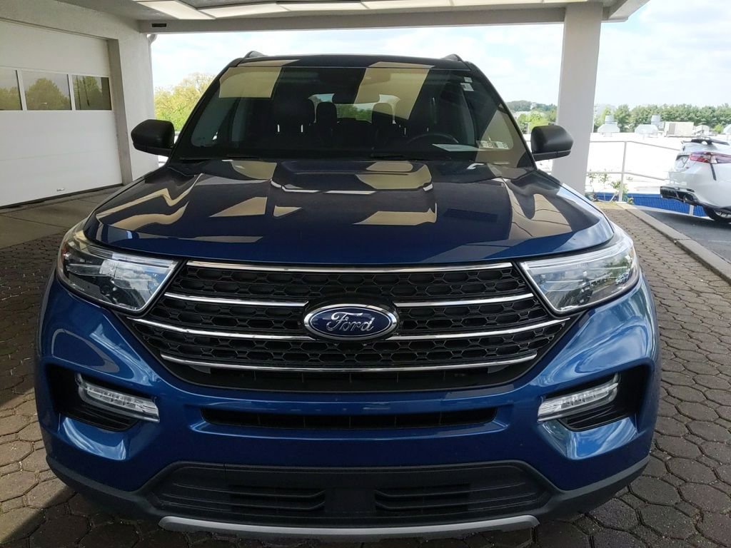 Certified 2023 Ford Explorer XLT w/ Equipment Group 202A AWD/4WD image 2