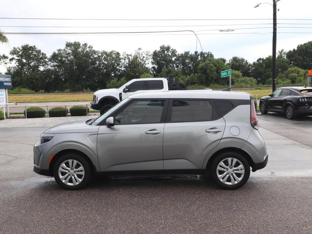 Used 2025 Kia Soul LX FWD image 5