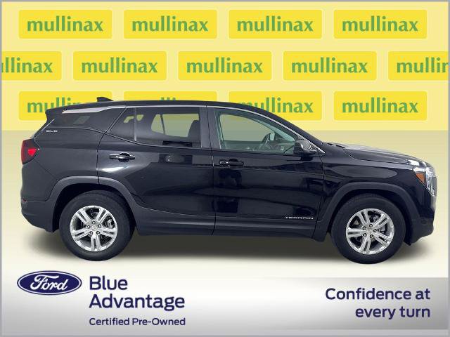 Used 2024 GMC Terrain SLE FWD image 2