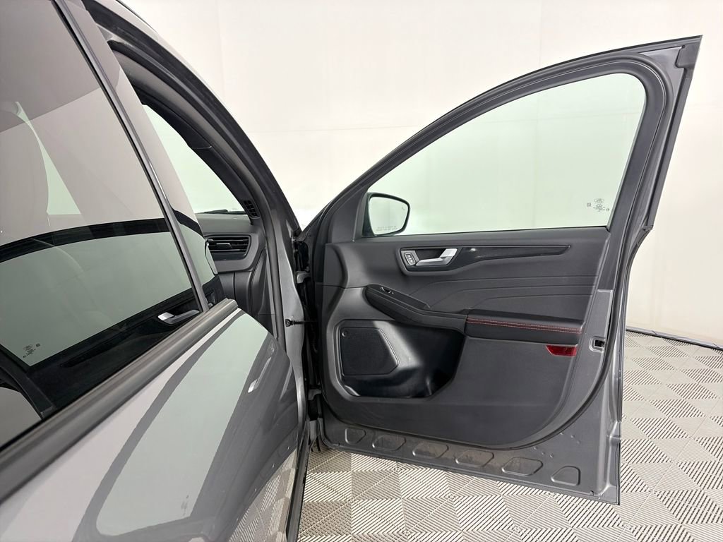 Certified 2025 Ford Escape ST-Line Select image 30