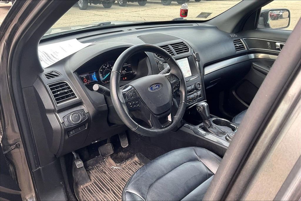Certified 2018 Ford Explorer XLT w/ Equipment Group 202A AWD/4WD image 7