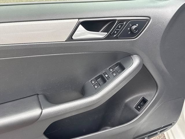 Used 2017 Volkswagen Jetta SE FWD image 12