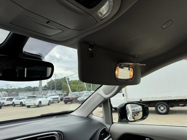 Used 2024 Chrysler Pacifica Touring-L image 17