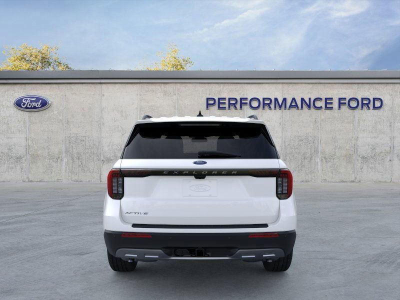 Certified 2025 Ford Explorer Active w/ Active Comfort Package RWD image 5