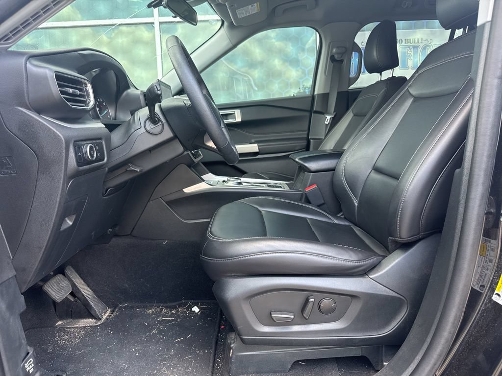 Certified 2024 Ford Explorer XLT w/ Equipment Group 202A RWD image 8