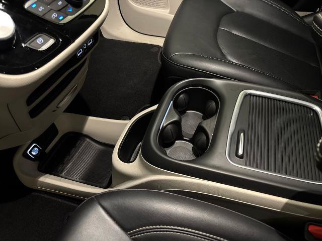Used 2024 Chrysler Pacifica Touring-L FWD image 30