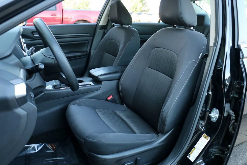 Used 2025 Nissan Altima 2.5 SV FWD image 17