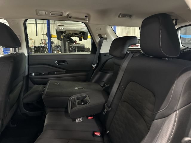 Used 2025 Nissan Pathfinder SV FWD image 30