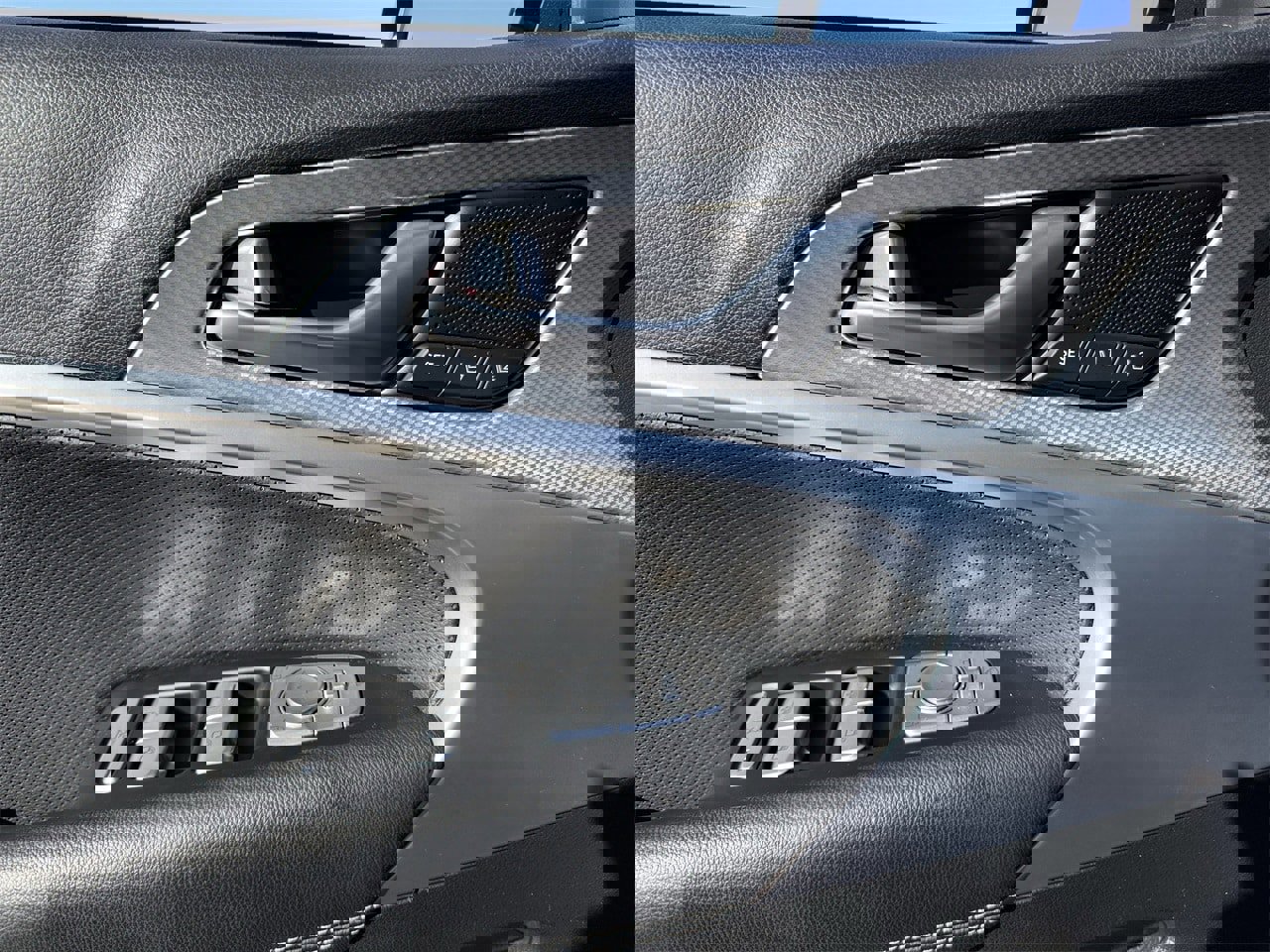 Used 2023 Genesis G70 3.3T image 25