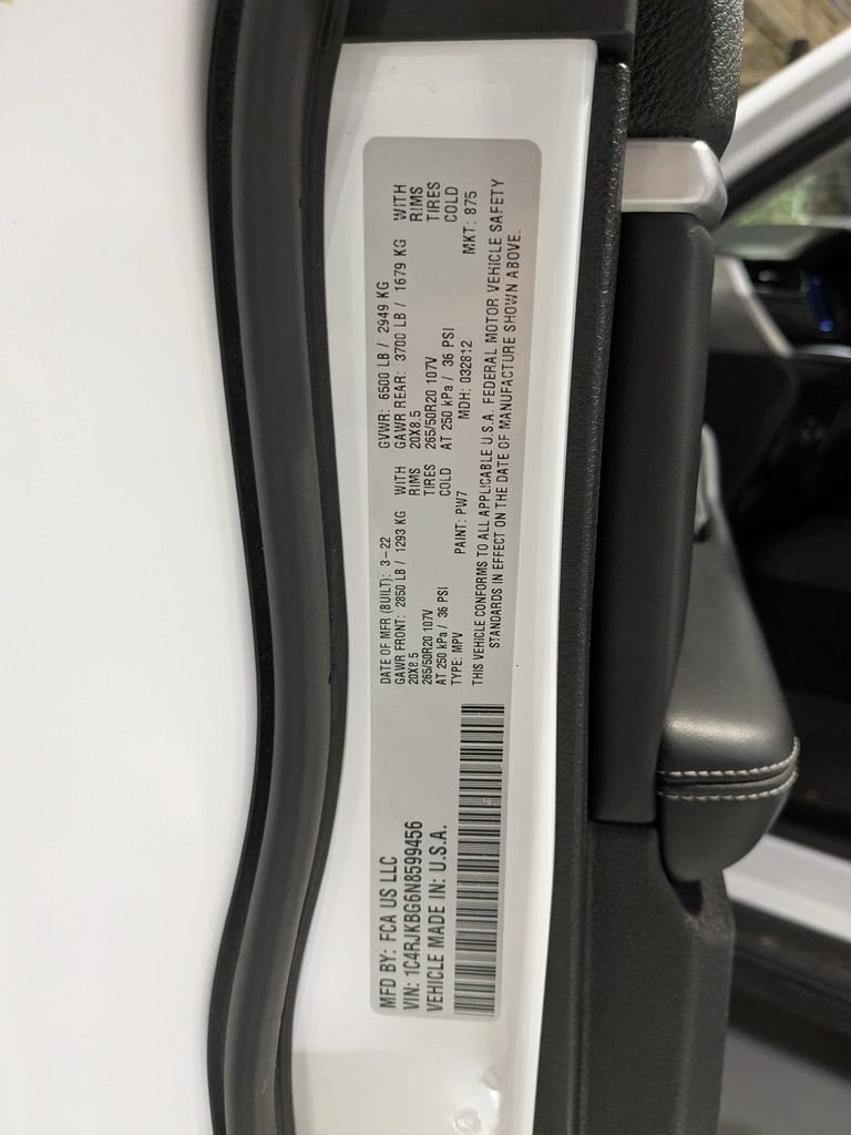 Used 2022 Jeep Grand Cherokee L Limited w/ Black Appearance Package AWD/4WD image 19