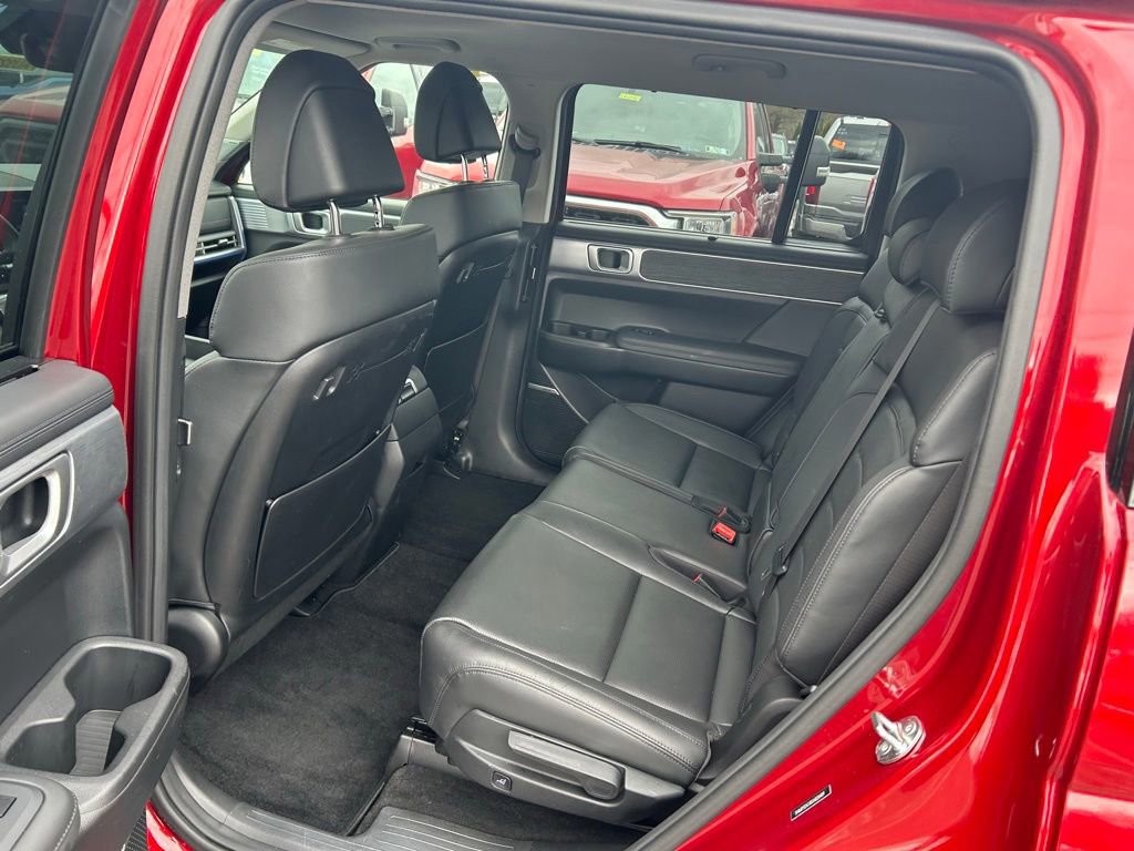 Used 2025 Hyundai Santa Fe Limited image 16