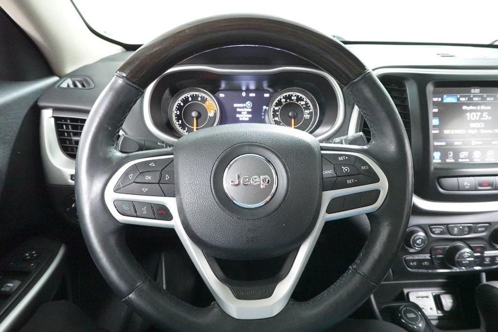 Used 2017 Jeep Cherokee Overland AWD/4WD image 13
