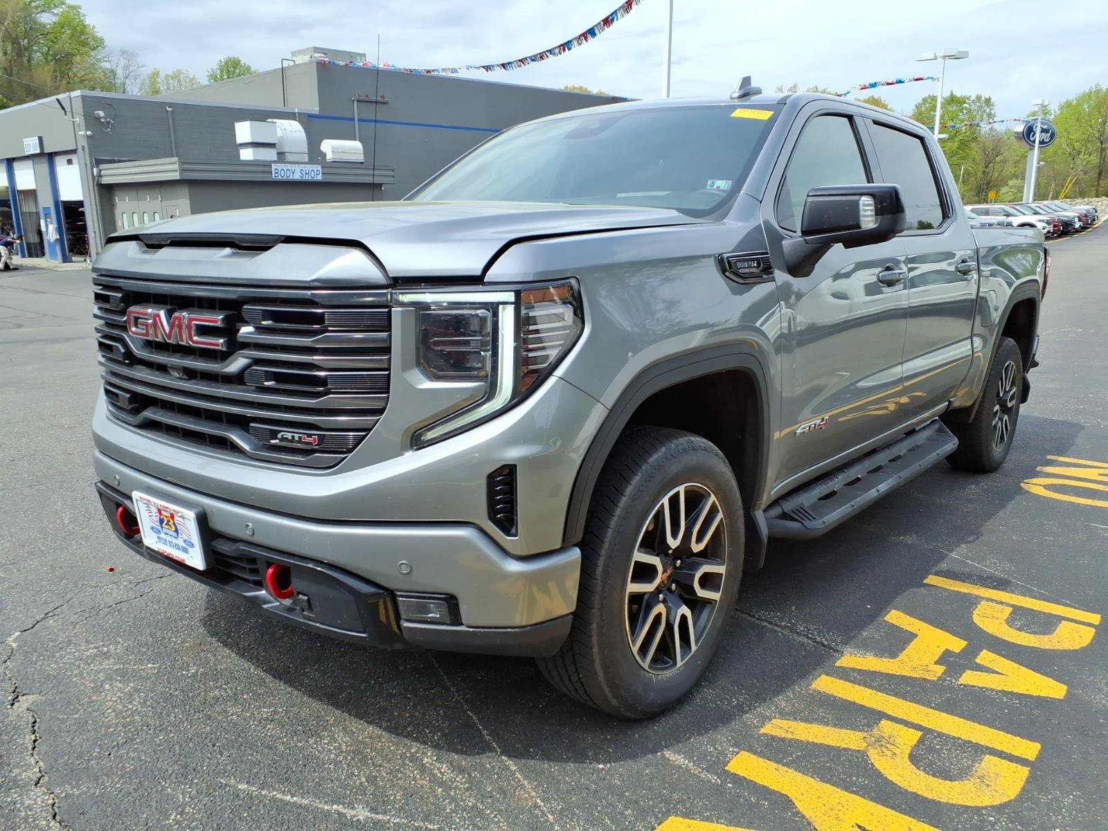 Used 2023 GMC Sierra 1500 AT4 w/ AT4 Premium Package AWD/4WD image 4