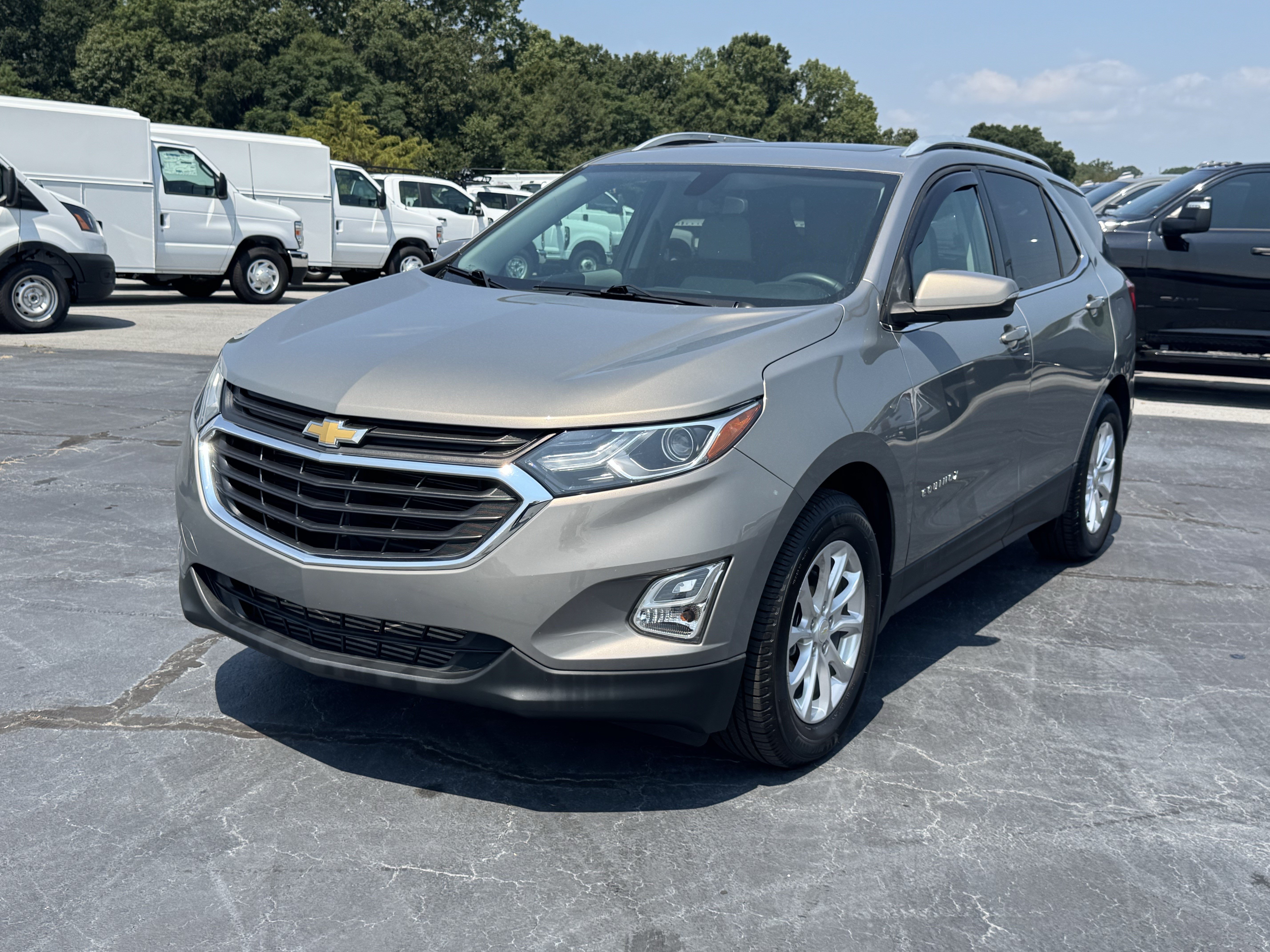 Used 2018 Chevrolet Equinox LT w/ Sun & Infotainment Package FWD image 2