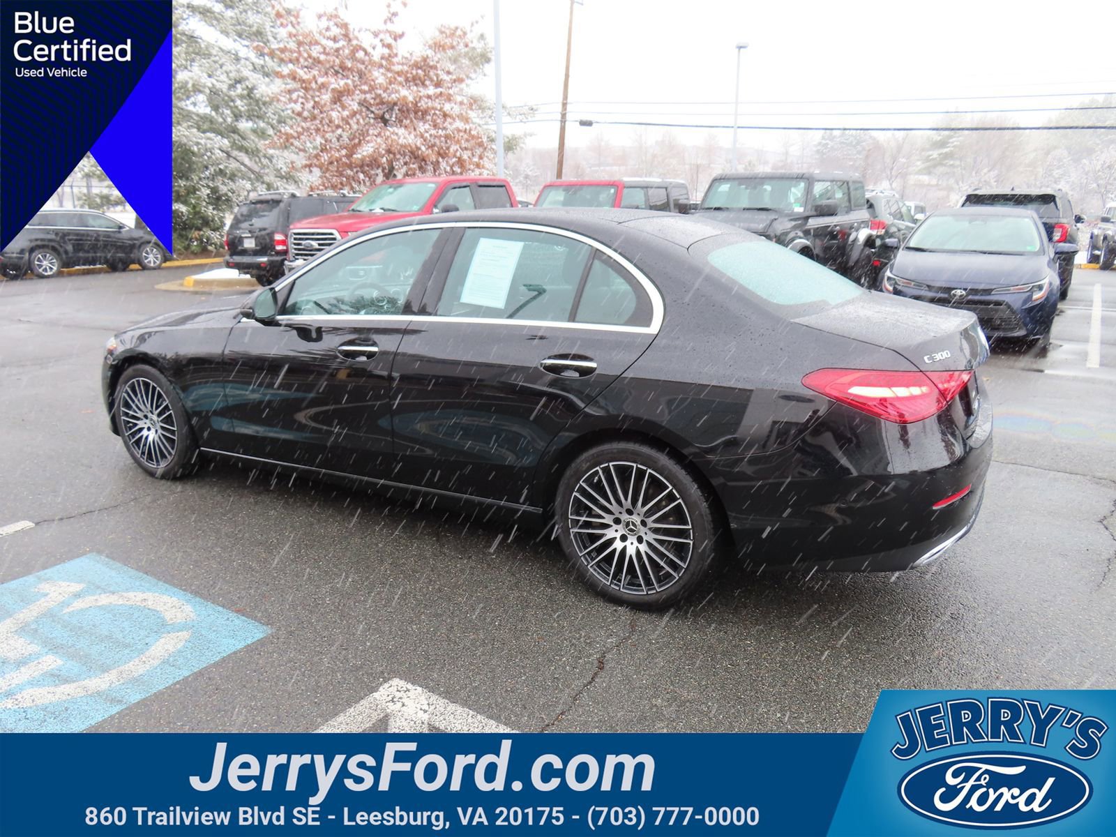 Used 2025 Mercedes-Benz C 300 4MATIC Sedan image 4