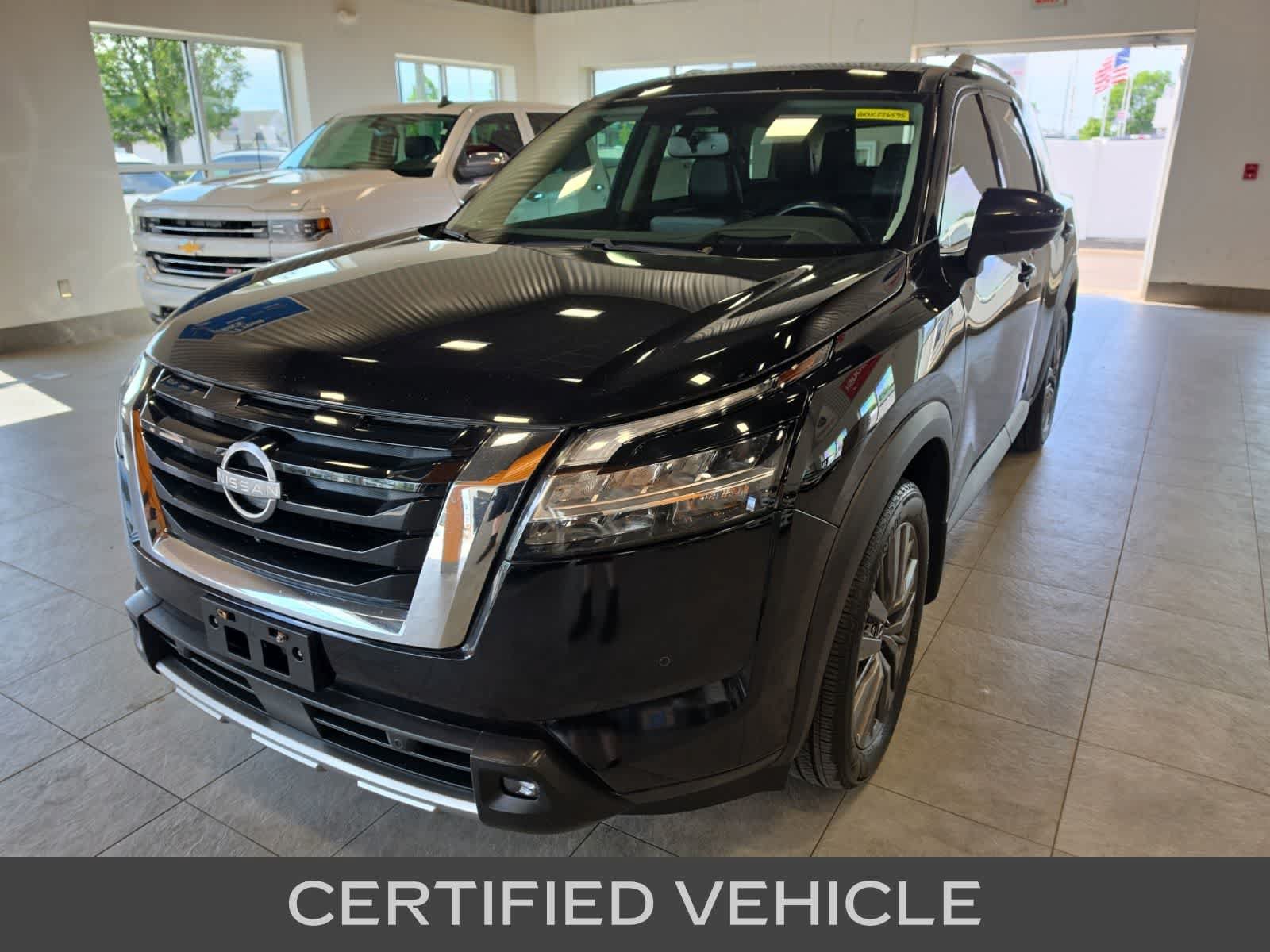 Used 2022 Nissan Pathfinder SL AWD/4WD image 2