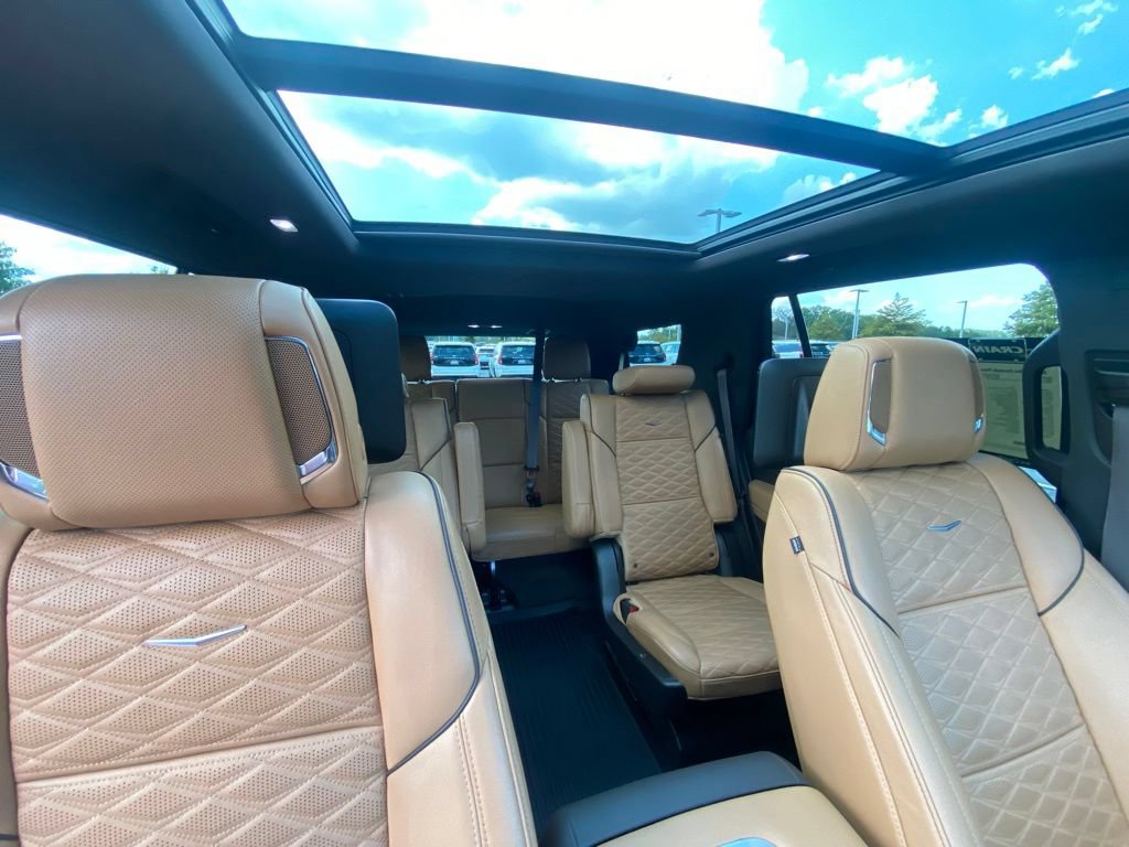 Used 2023 Cadillac Escalade Premium Luxury w/ Performance Package AWD/4WD image 31