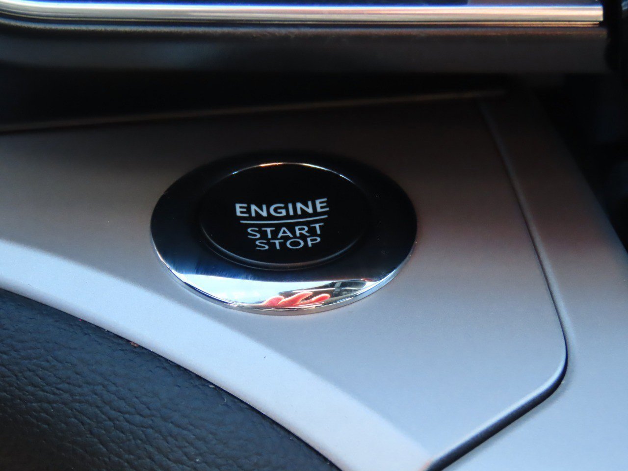 Certified 2023 Ford Explorer XLT w/ Equipment Group 202A image 28