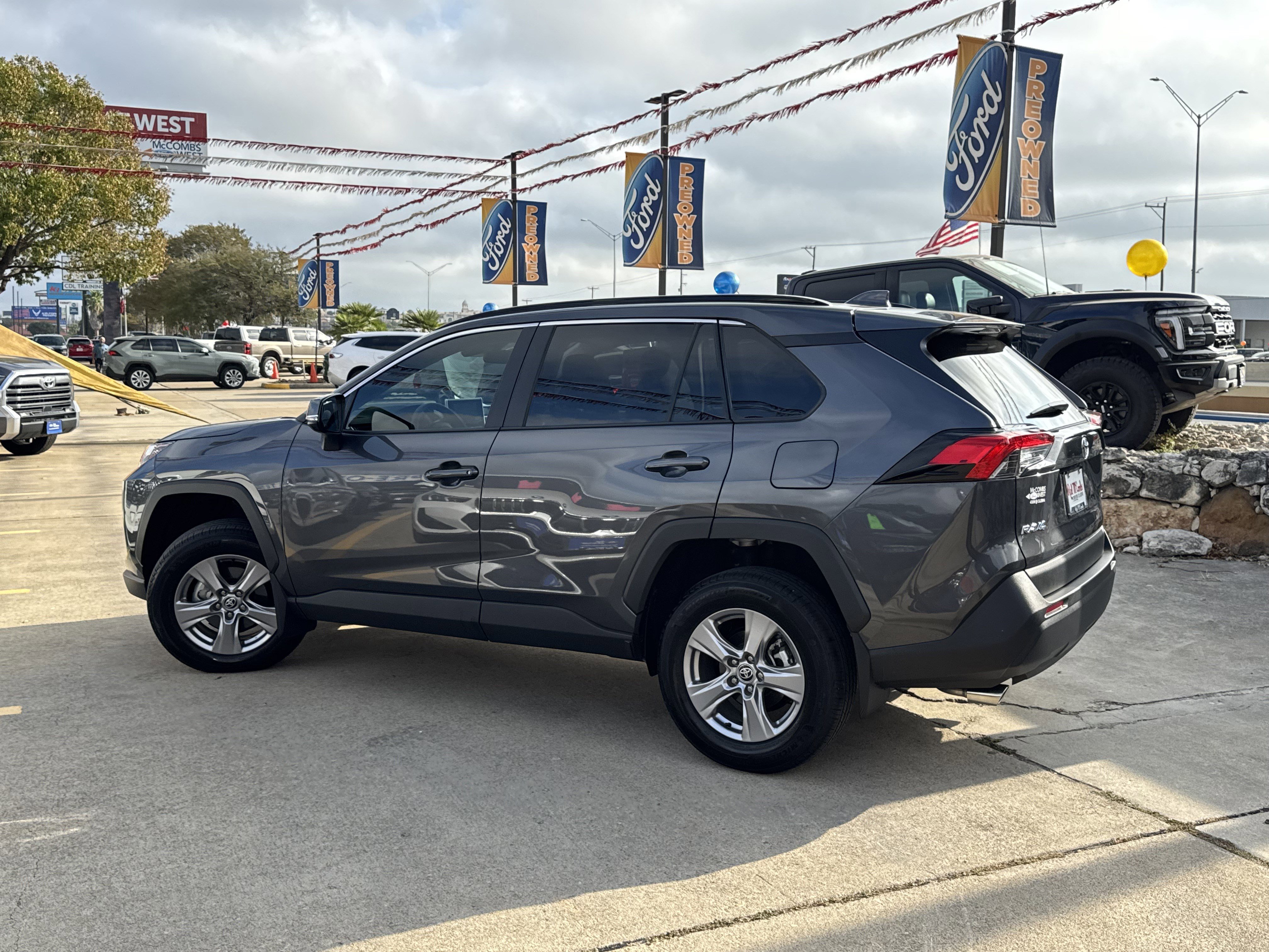 Used 2025 Toyota RAV4 XLE image 7