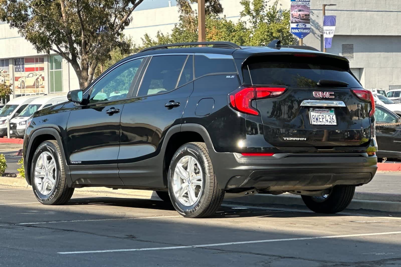 Used 2021 GMC Terrain SLE w/ Driver Convenience Package FWD image 7