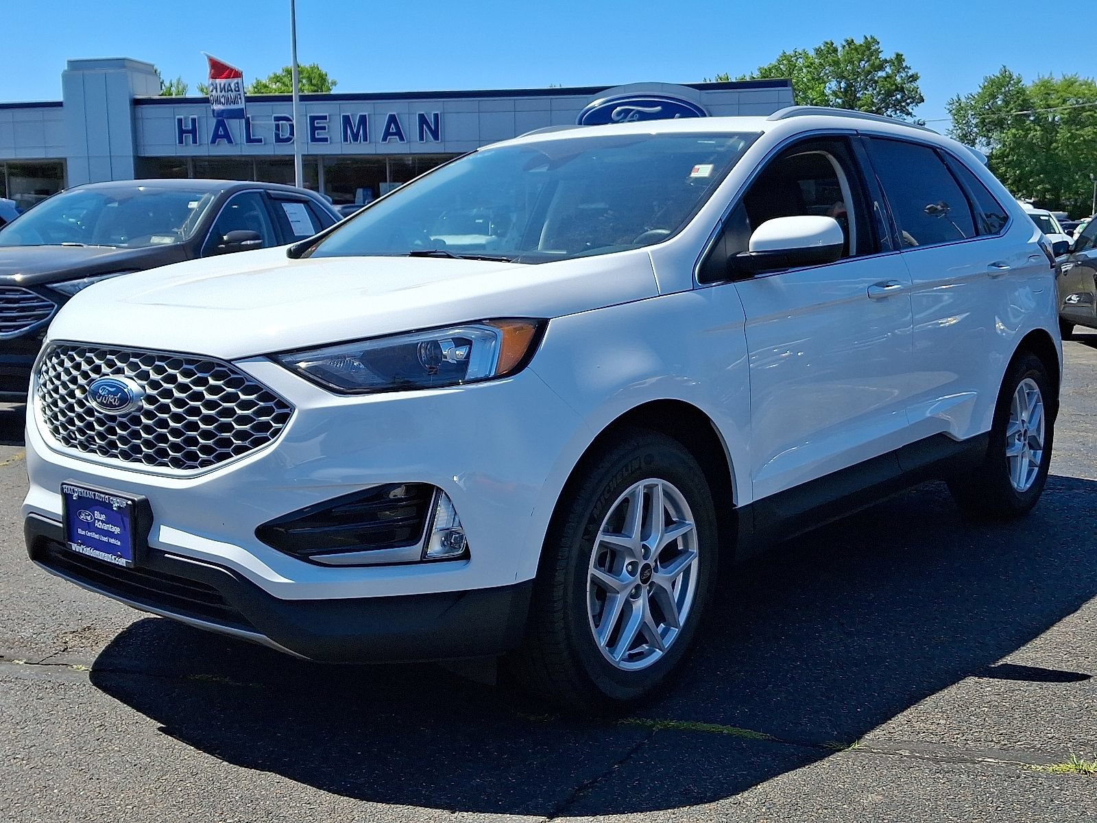 Certified 2023 Ford Edge SEL w/ Convenience Package AWD/4WD image 3