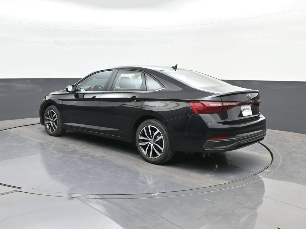 Used 2025 Volkswagen Jetta SE FWD image 5