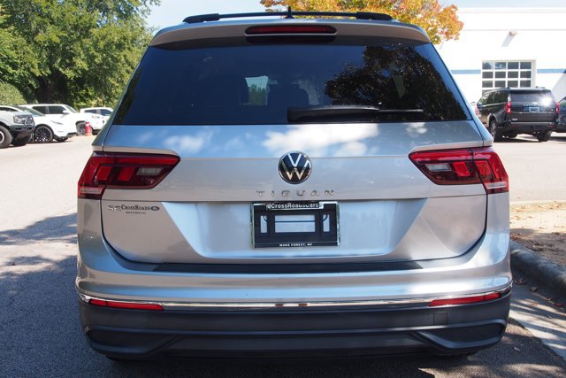Used 2022 Volkswagen Tiguan SE FWD image 6
