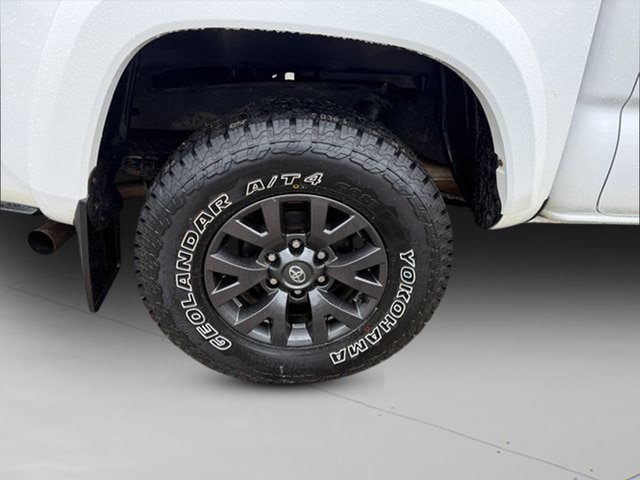 Used 2021 Toyota Tacoma SR5 AWD/4WD image 25
