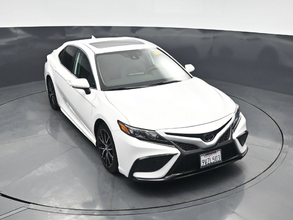 Used 2023 Toyota Camry SE w/ Cold Weather Package FWD image 33